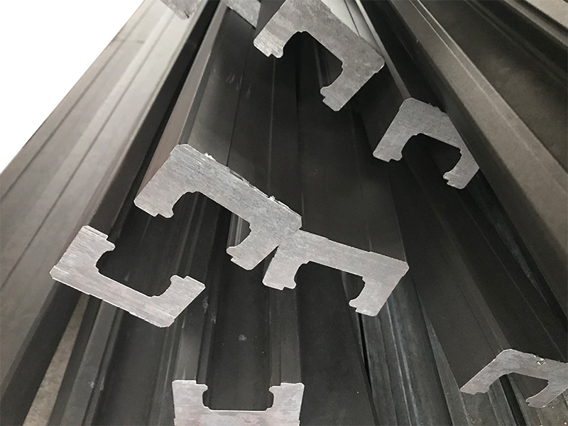 冷拉導軌滑塊在安裝過程中需要注意的幾處地方