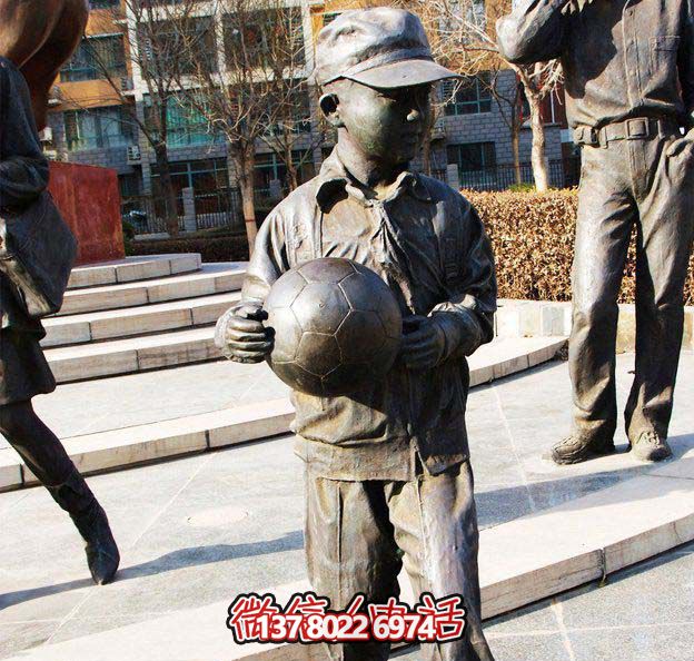 鑄銅雕塑，點(diǎn)綴小學(xué)廣場，傳遞小學(xué)生足球精神
