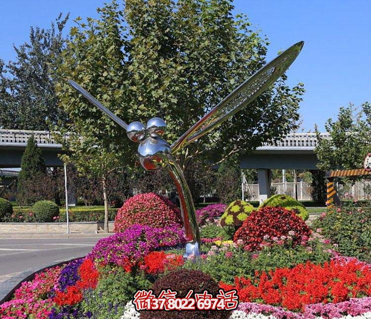 大型不銹鋼蜻蜓雕塑，給城市花園添彩