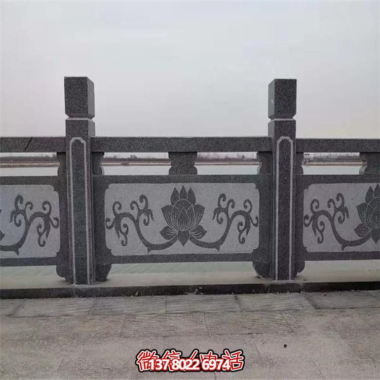 花崗巖護(hù)欄——完美結(jié)合精美雕刻與經(jīng)典欄桿扶手，為寺廟景點(diǎn)帶來外觀華麗的裝飾