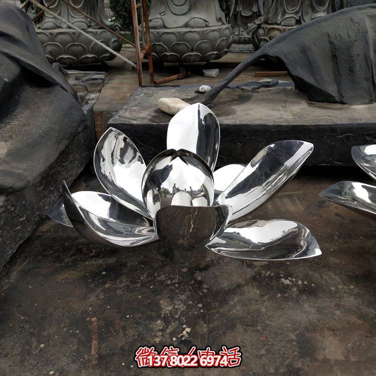 藝術(shù)融入公園，炫彩不銹鋼鏡面荷花雕塑