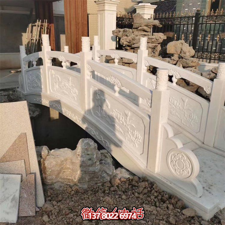 精美大理石雕刻欄桿，為景區(qū)公園拱橋添加裝飾美感和防護功能
