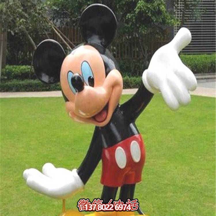 藝術(shù)化大型玻璃鋼米老鼠雕塑，為公園景觀添彩