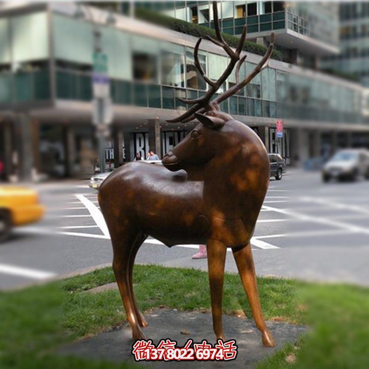 精美雕塑，梅花鹿點(diǎn)綴戶外廣場(chǎng)