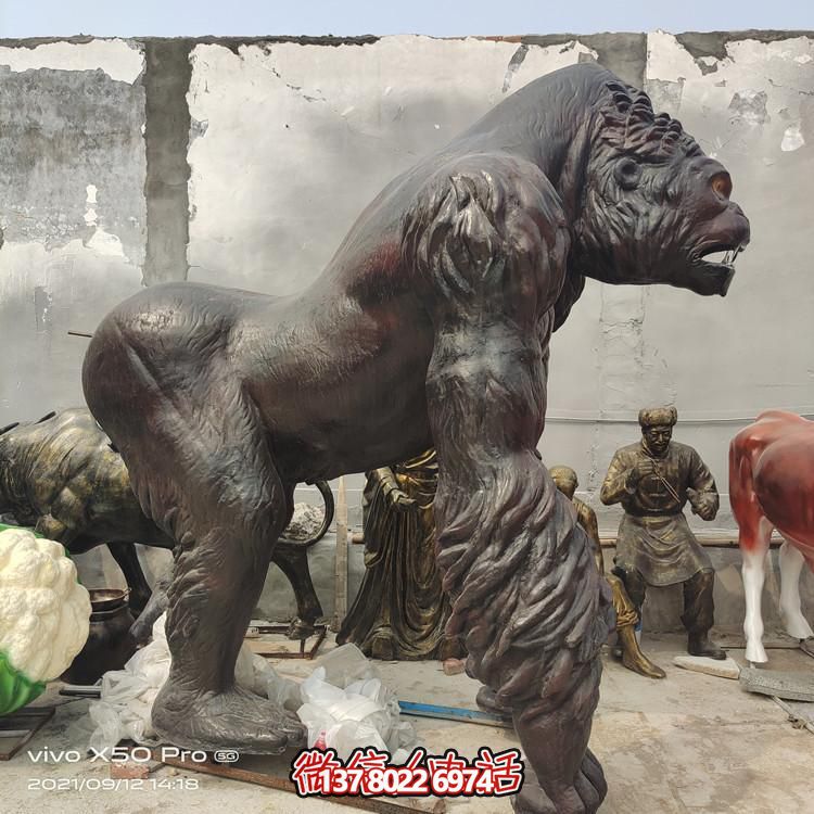 仿真玻璃鋼大猩猩雕塑，給游樂園帶來新的樂趣