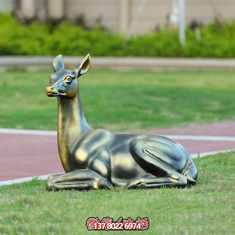 不銹鋼仿銅睡鹿雕塑，點綴戶外廣場草坪