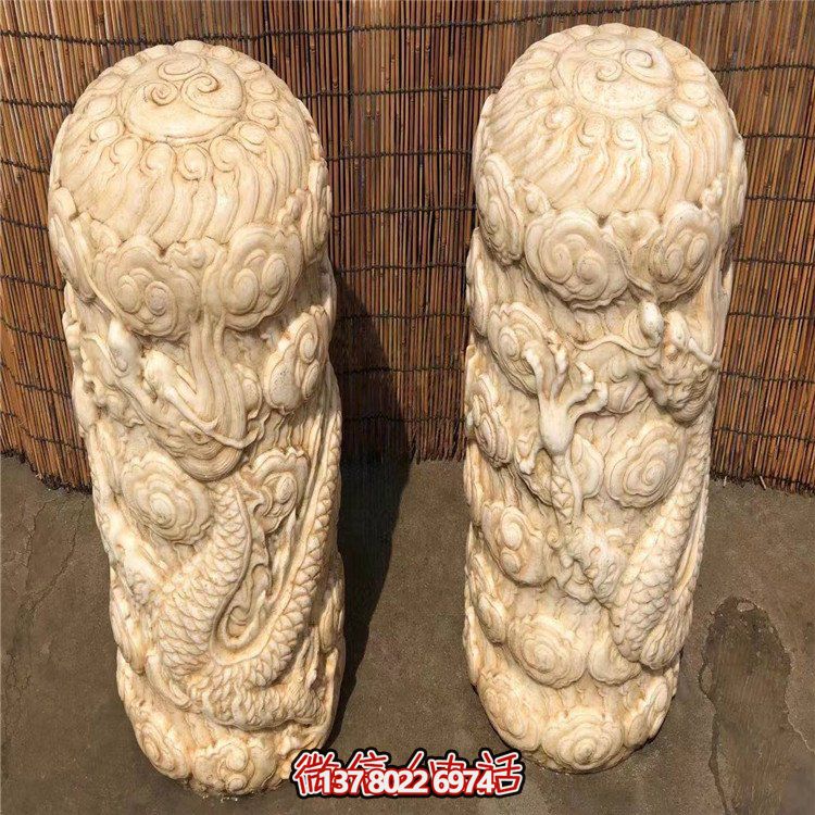 精美石柱浮雕擺件，添上龍庭院門口的濃濃文化氣息