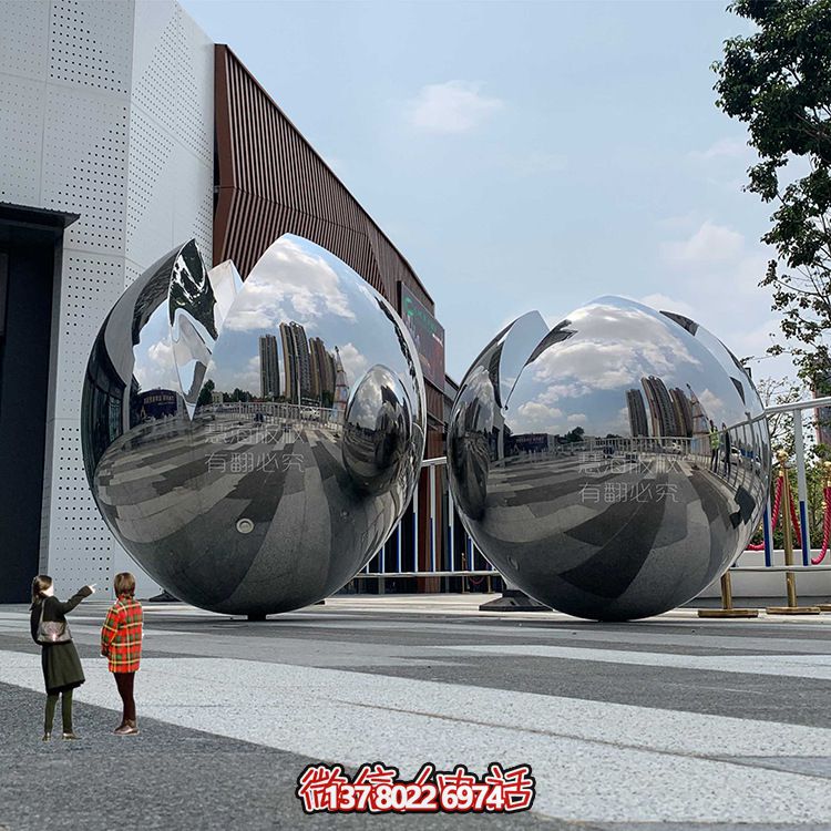 大型不銹鋼鏡面球體雕塑，為你的戶外空間增添獨(dú)特氣息