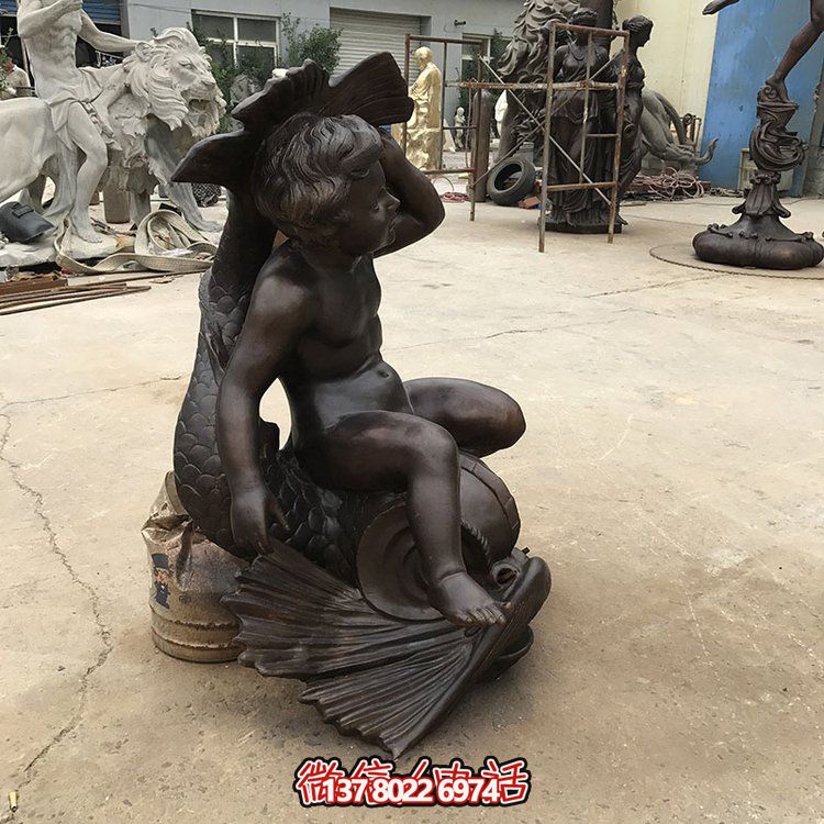 創(chuàng)意銅雕魚坐椅，讓兒童享受景觀之美