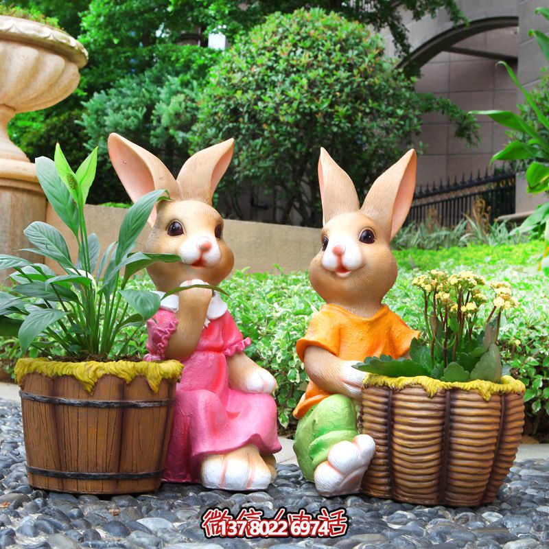 彩繪玻璃鋼兔子雕塑，點(diǎn)綴戶外公園裝飾