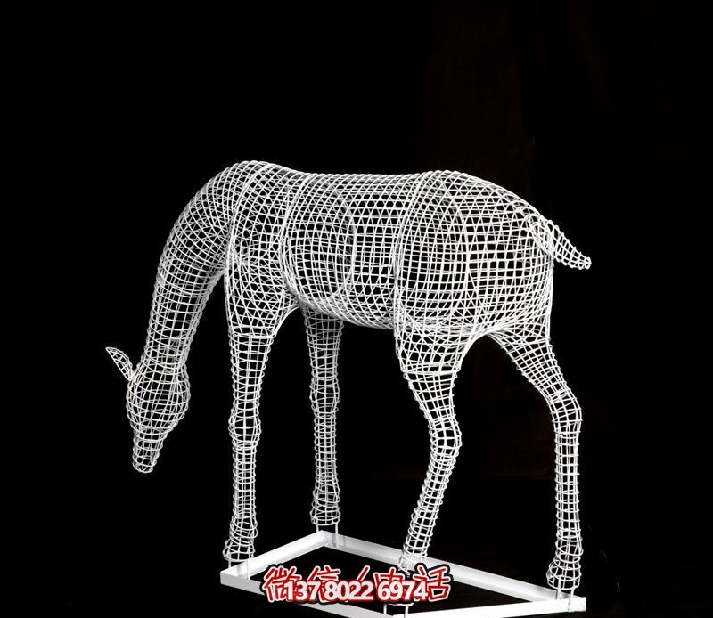 鐵藝梅花鹿雕塑，鏤空低頭更具韻味