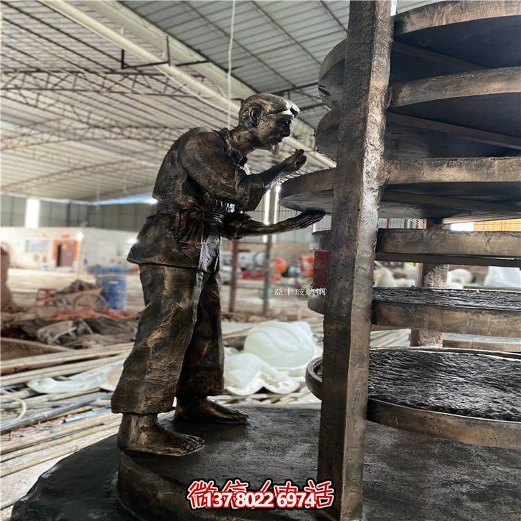 玻璃鋼仿銅人物擺件，點綴戶外園林景觀