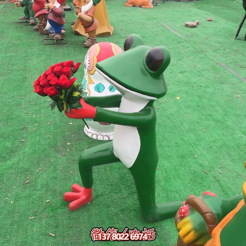 玻璃鋼雕塑，玫瑰青蛙拿玻璃公園裝飾