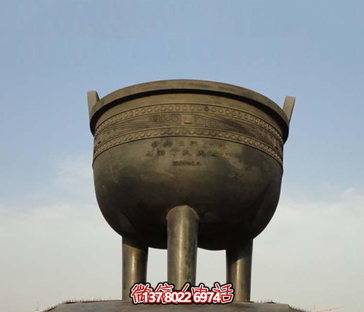 大型青銅圓形香爐，裝飾廣場景區(qū)