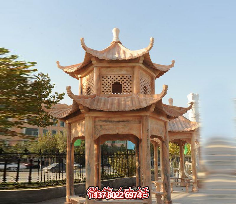 雙層涼亭，讓晚霞紅彩點綴庭院