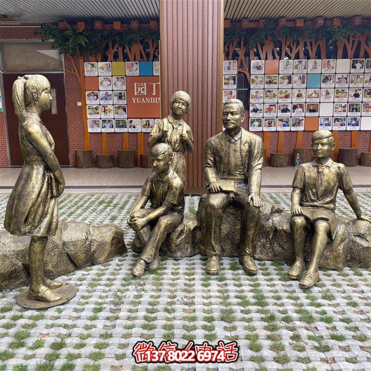 仿銅人物雕塑，裝點(diǎn)步行街情景