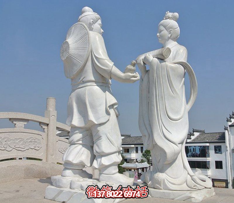 古代牛郎織女石雕，擺放于花園廣場，帶來漢白玉般的浪漫氣息