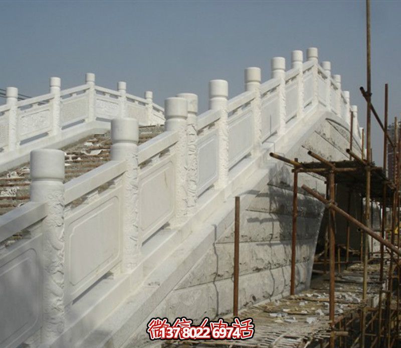 漢白玉欄桿，提升城市廣場拱橋風采