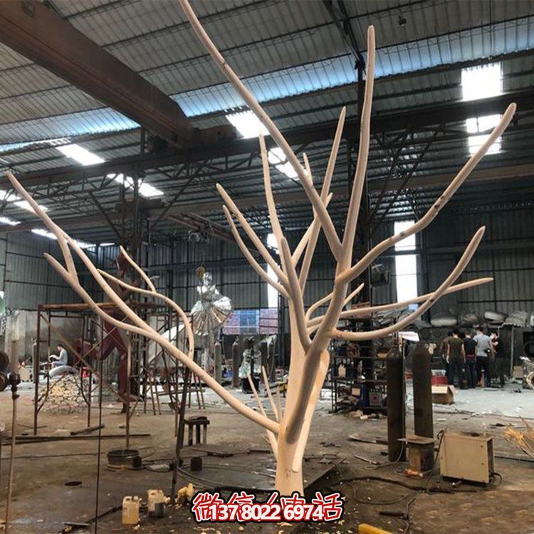 大型玻璃鋼雕塑，給酒店裝飾帶來創(chuàng)意景觀