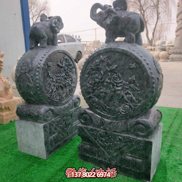 抱著鼓石雕塑，點綴青石庭院門口