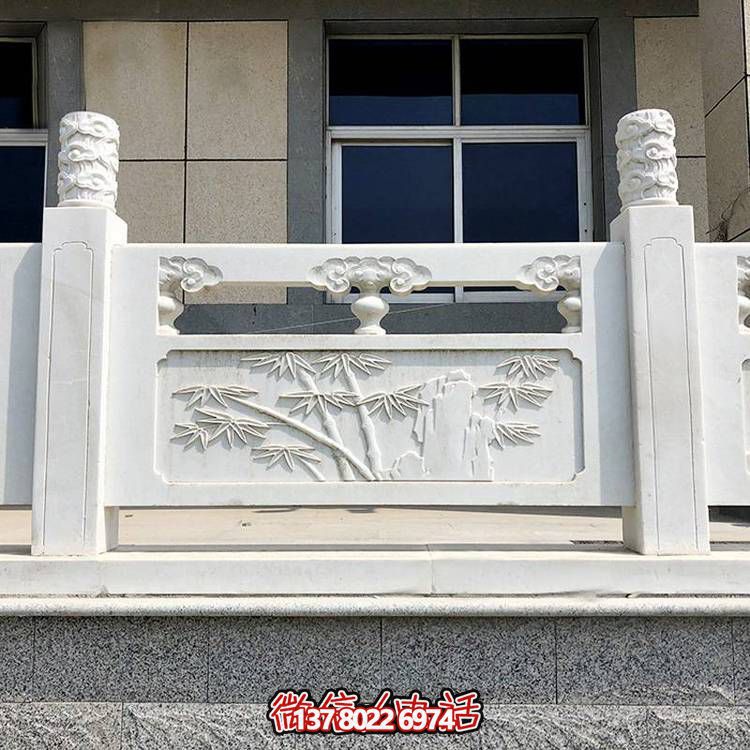 精致古典庭院雕飾浮雕石柱、欄桿、欄板，營(yíng)造溫馨園林