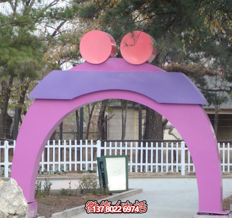 創(chuàng)意玻璃鋼愛心雕塑，裝點城市公園