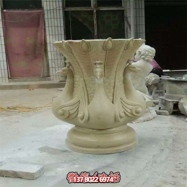 石雕孔雀歐式花盆，讓你的小區(qū)別墅園林更添精致