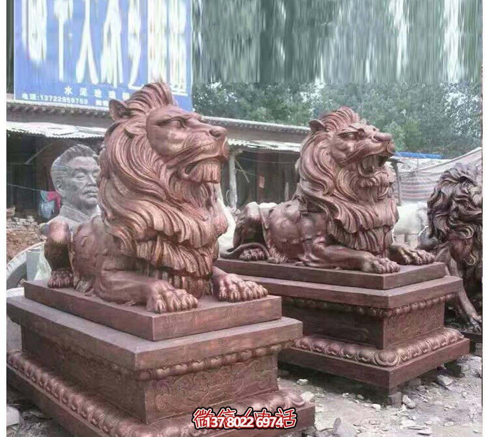 趴窩紅雕獅子仿真雕塑，守護(hù)晚霞鎮(zhèn)宅之美