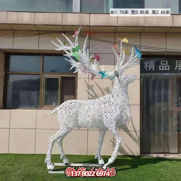 不銹鋼鹿角鏤空梅花亮化雕塑，為景觀廣場(chǎng)擺放