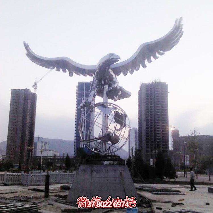 不銹鋼老鷹雕塑，點(diǎn)綴戶外園林景觀