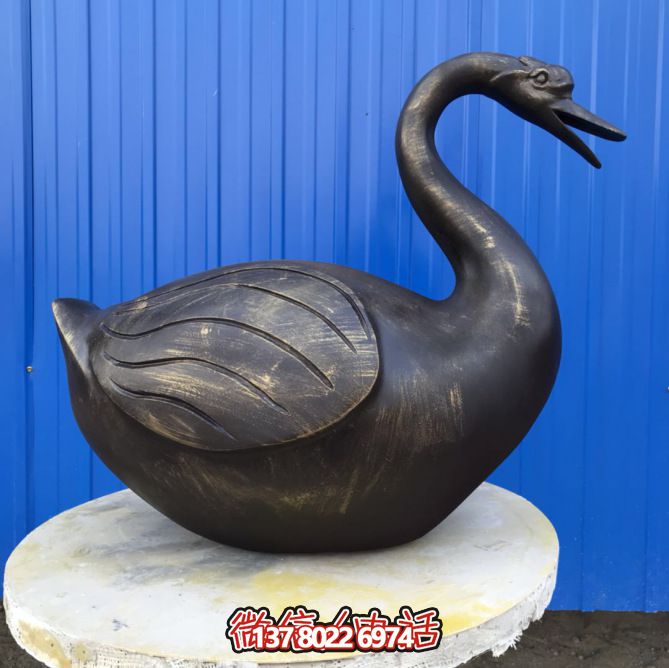 不銹鋼雕塑，休息時(shí)讓湖邊更美麗——天鵝雕塑