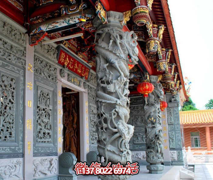 龍柱浮雕，裝飾寺廟門前景觀