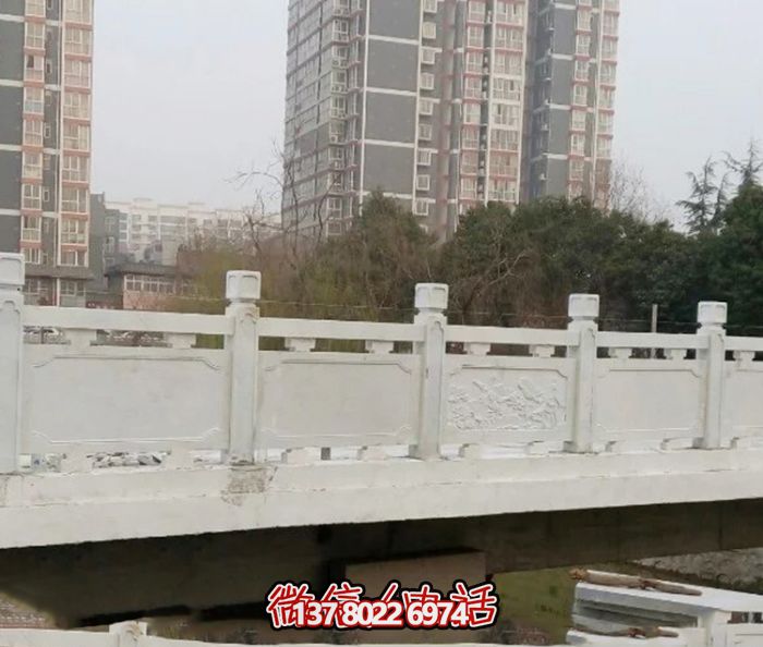 漢白玉鑲嵌欄桿，雕塑點(diǎn)綴美麗小區(qū)公園