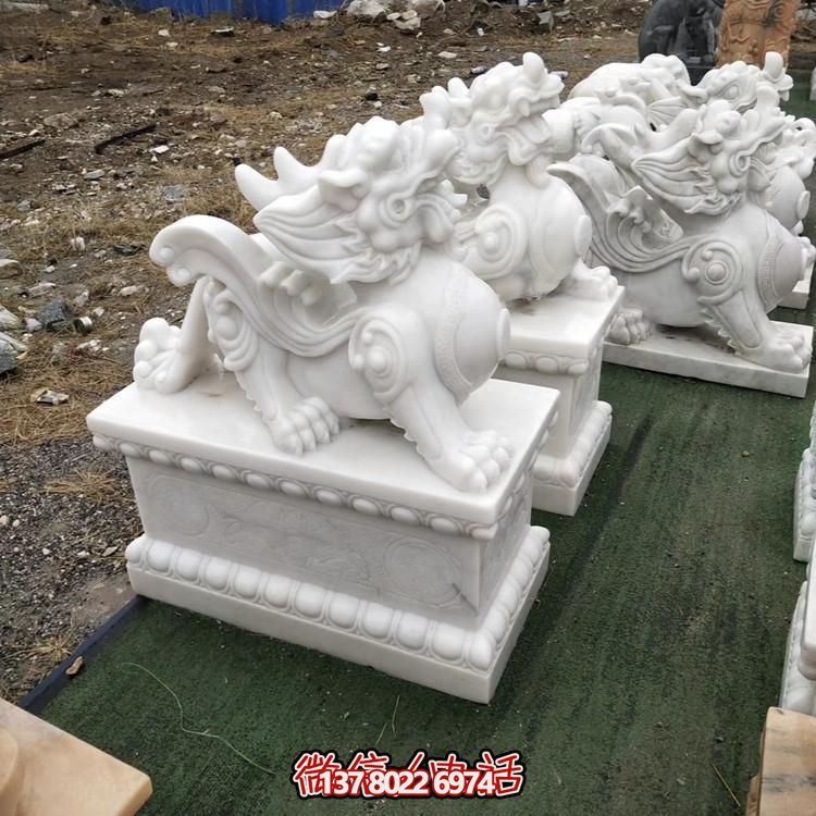 漢白玉貔貅雕塑，門(mén)口裝飾打造質(zhì)感庭院
