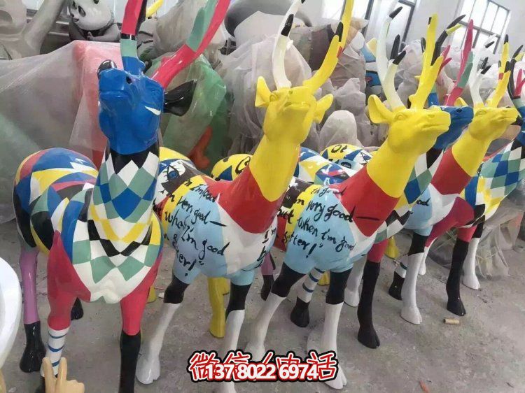 彩繪玻璃鋼鹿雕塑，商場、兒童樂園風格擺件
