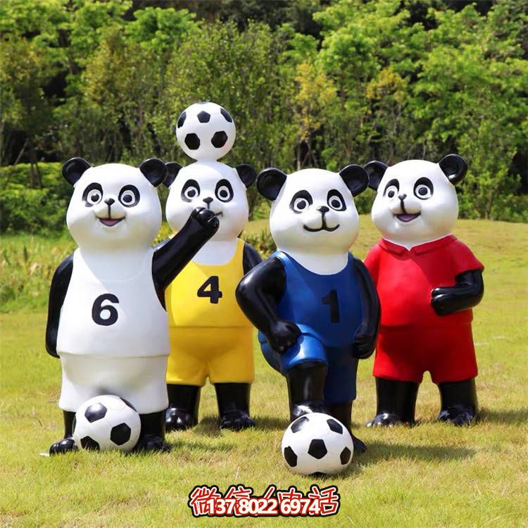 戶(hù)外草坪玻璃鋼卡通踢足球的人物雕塑