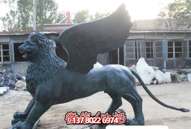 大型玻璃鋼彩繪長(zhǎng)翅膀的獅子雕塑