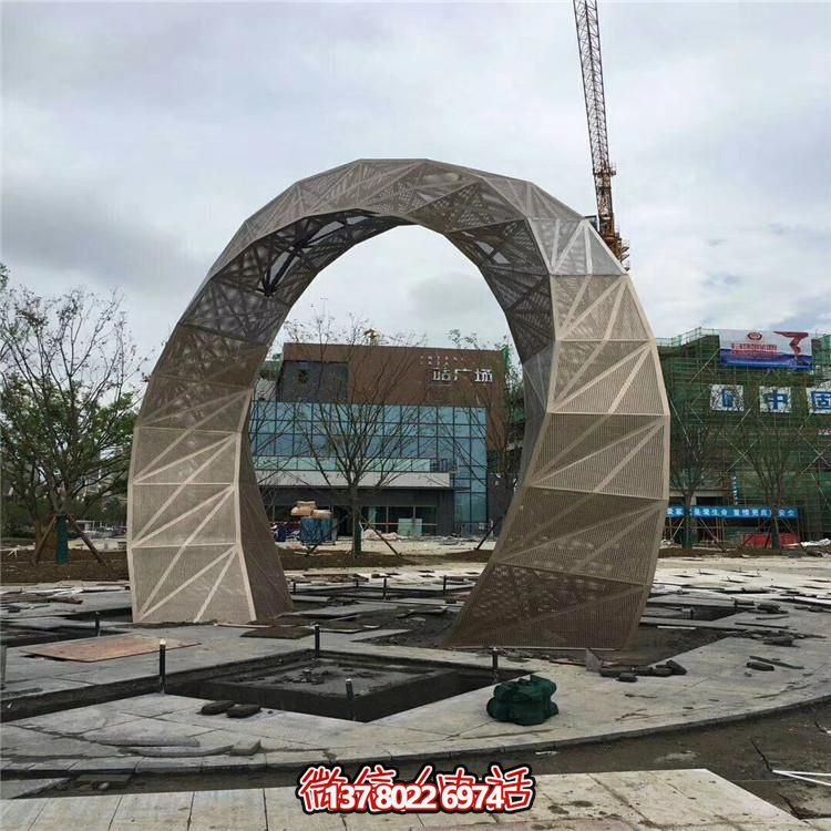樓盤戶外水池擺放不銹鋼創(chuàng)意拱門園林景觀雕塑