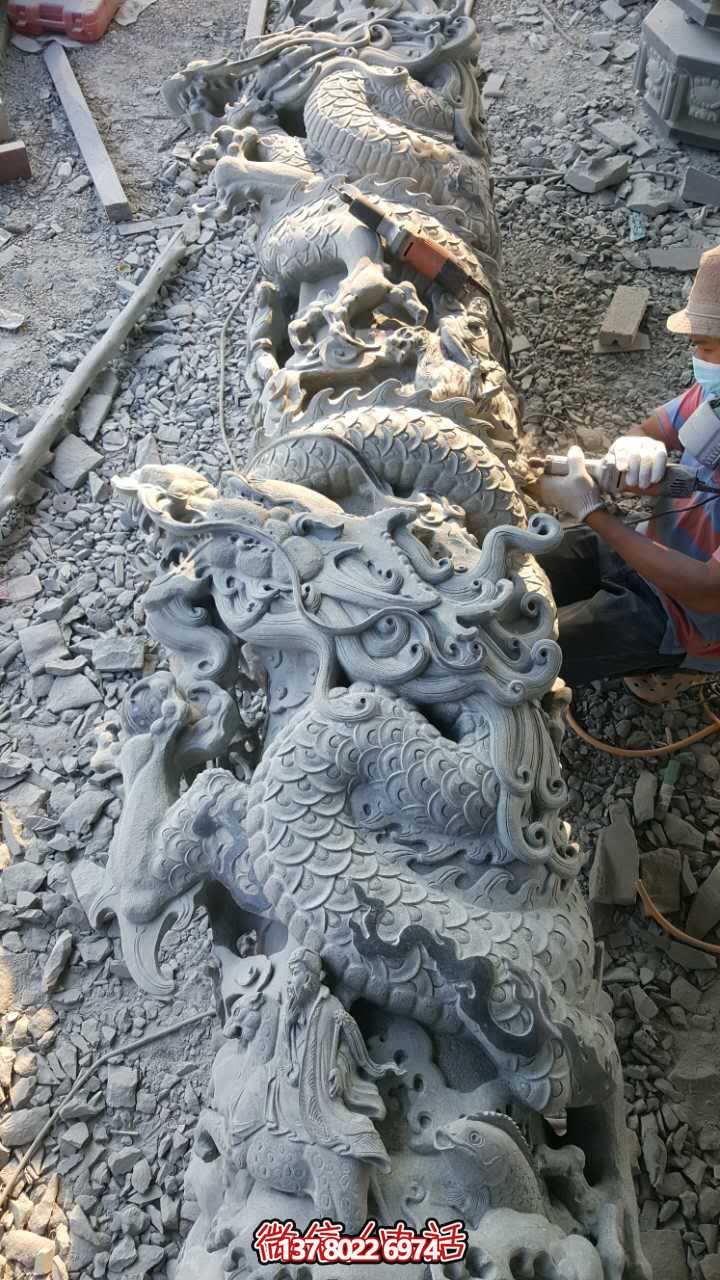 石雕盤(pán)龍柱雕刻