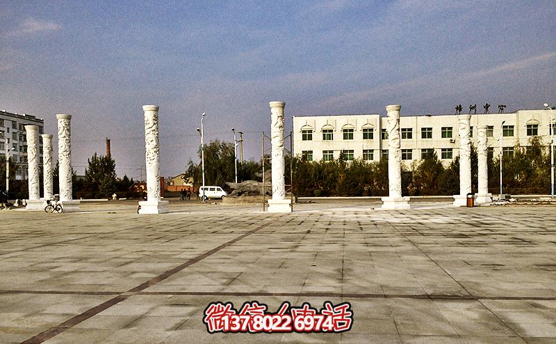 學(xué)校廣場擺放大理石龍柱擺件