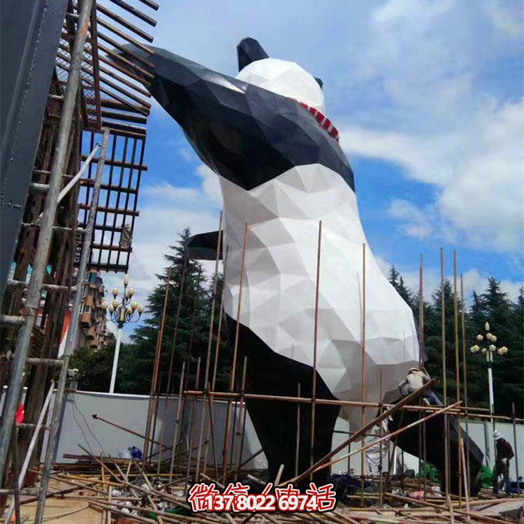 不銹鋼幾何戶(hù)外大型熊貓雕塑