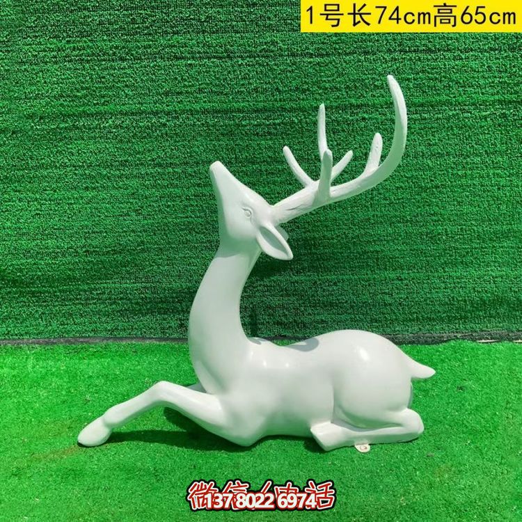 白色的梅花鹿，臥姿，仰頭，可上色