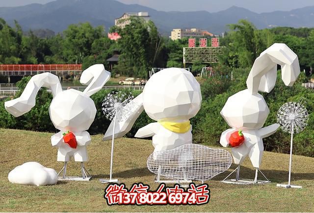 不銹鋼塊面雕塑——網(wǎng)紅雕塑，造型新穎，富有活力。